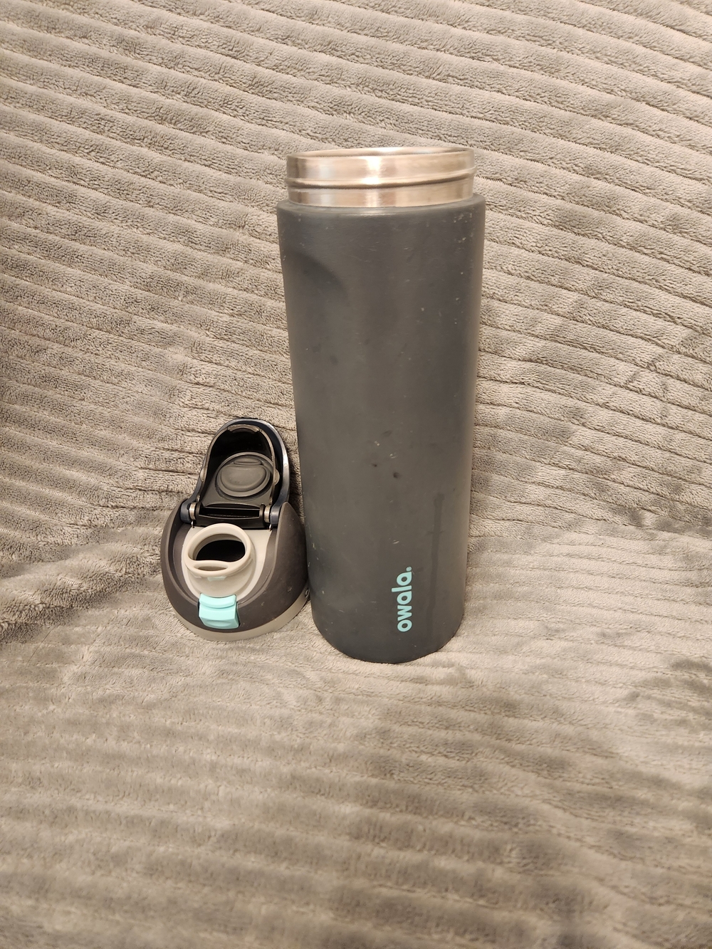 Owala FreeSip Insulated Stainless Steel Water Bottle dark gray charcoal Foggy
